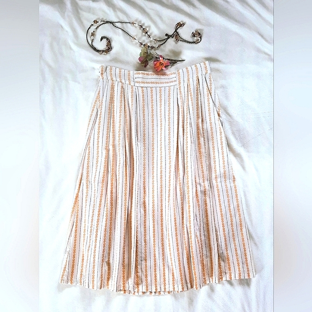 🍁 BIRDS OF NORTH AMERICA Cotton Pleated Flare Skirt, White, Butter Yellow